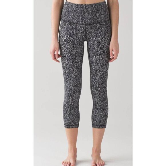 LULULEMON ATHLETICA Wunder Under Crop (Hi-Rise) (21) Size 8 - Picture 1 of 5
